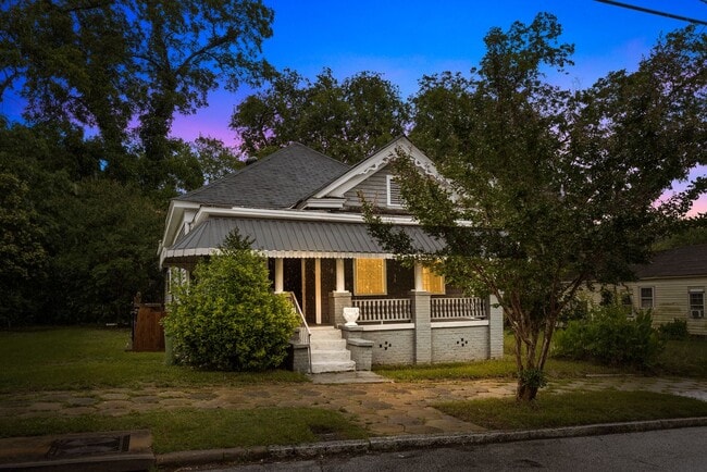 Primary Photo - Charming 3 Bedroom, 2 Bathroom house