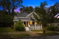 Building Photo - Charming 3 Bedroom, 2 Bathroom house