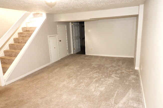 Building Photo - 8176 Rochester Way