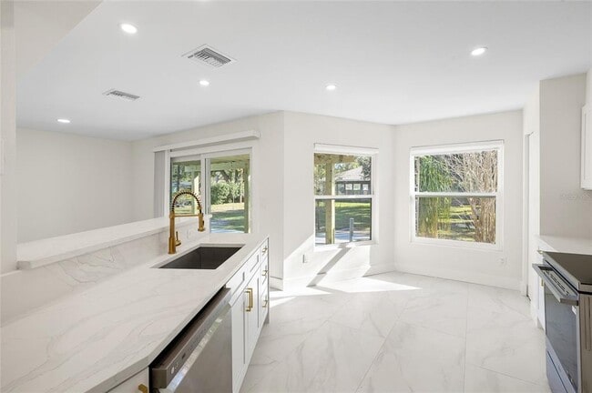 Building Photo - 1801 Laurence Ct