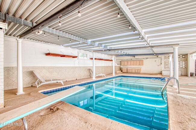 Building Photo - 1701 Elm St