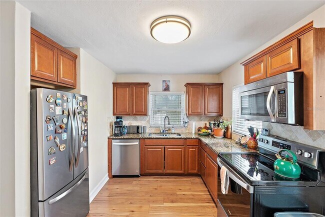 Building Photo - 918 27th St N