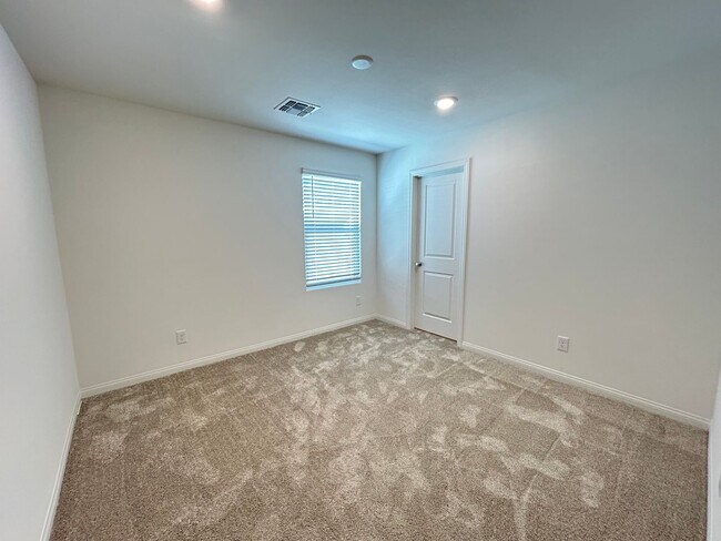 Building Photo - Inspirada Two-story 5-bedroom 4.5-bathroom Home!