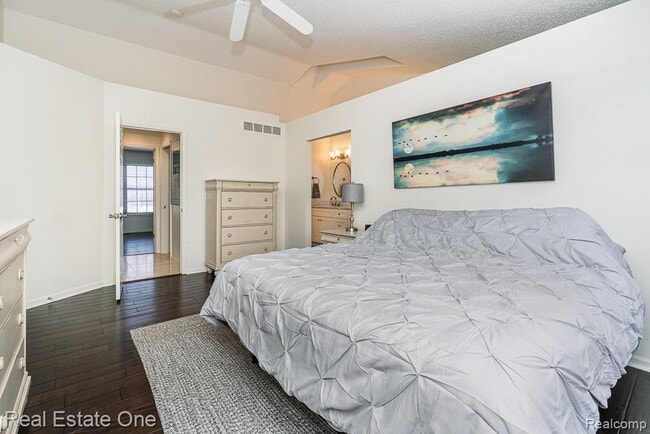 Building Photo - 7086 Danbrooke Ct