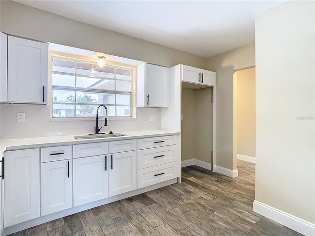 Building Photo - 1612 Fox Run Dr
