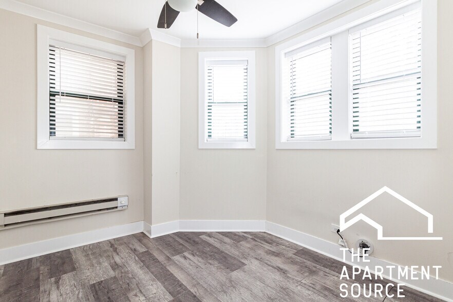 Building Photo - 3841 N Greenview Ave