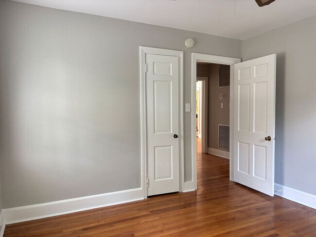Building Photo - Available now. WATER & SEWER INCLUDED! Gre...