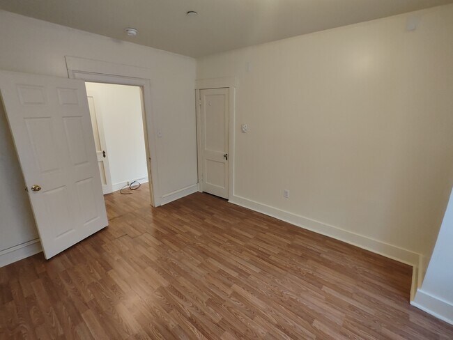 Building Photo - 446 Quincy Ave