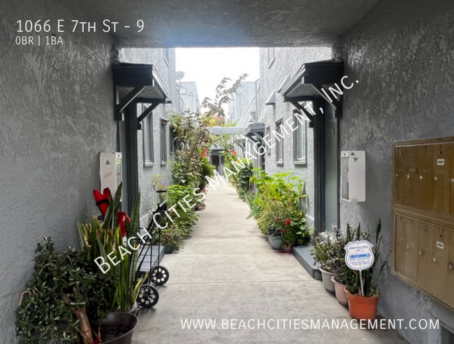 Building Photo - 1066 E 7th St