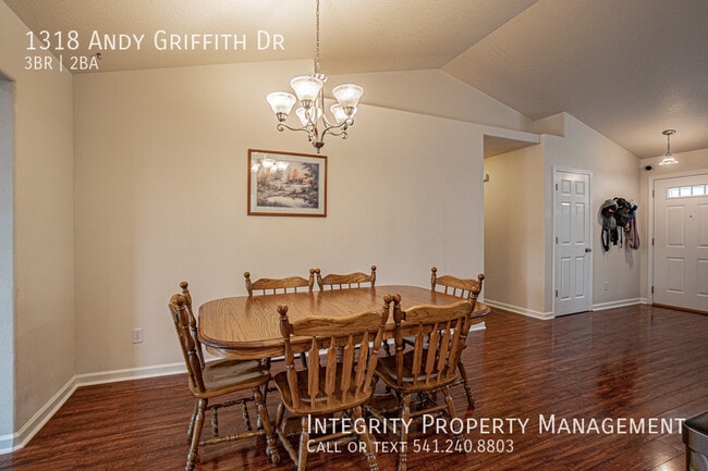 Building Photo - 1318 Andy Griffith Dr