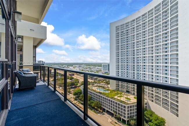 Building Photo - 600 NE 36th St