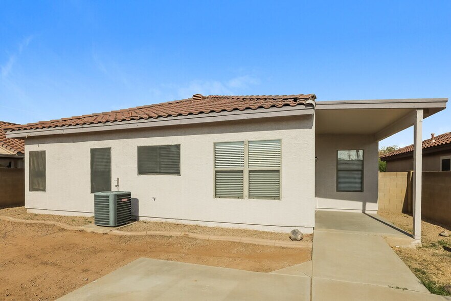 Building Photo - 735 E Michigan Ave