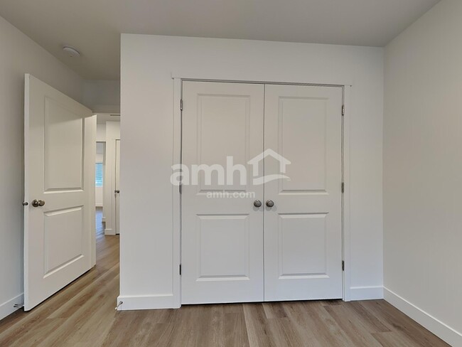 Building Photo - 9443 W Shumard St