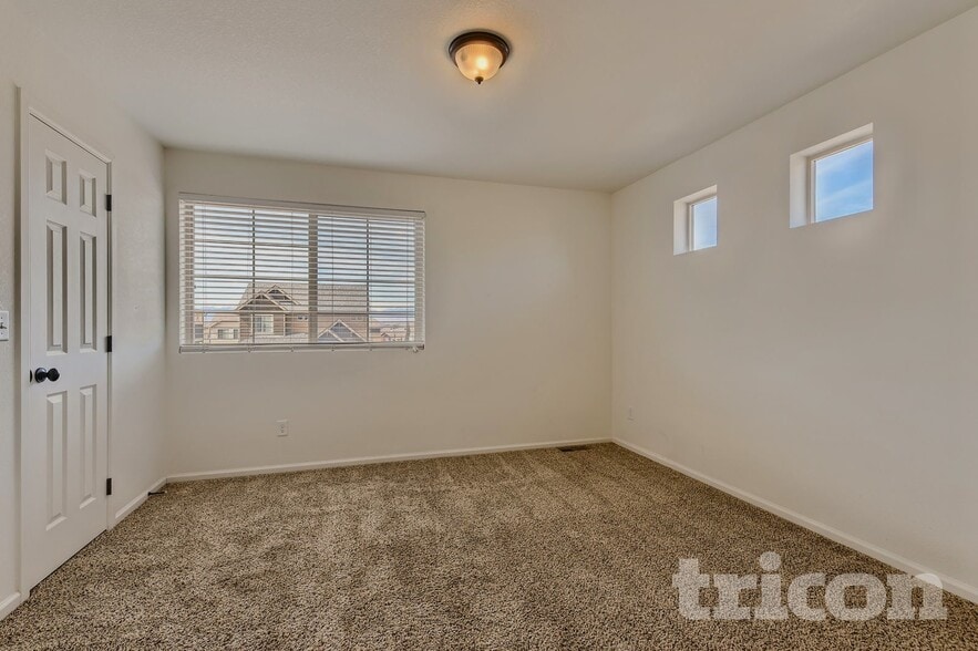 Building Photo - 201 Pear Lake Way