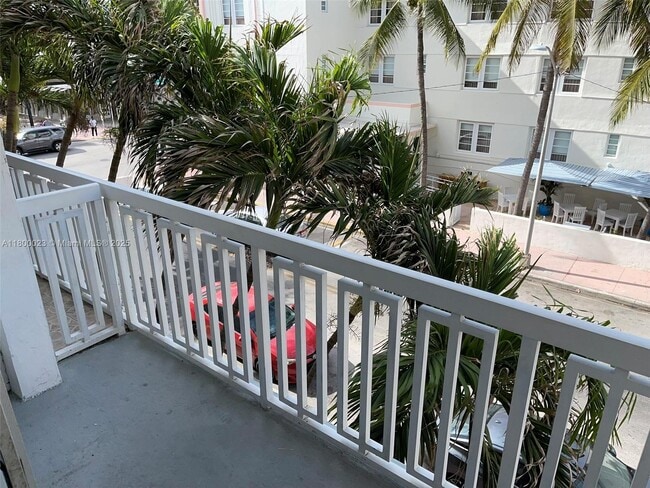 Building Photo - 1357 Collins Ave