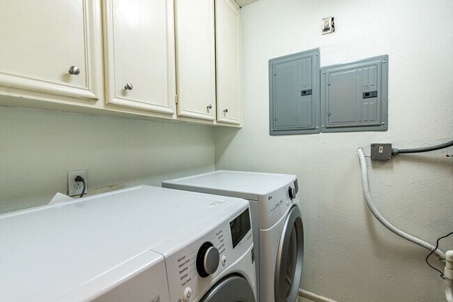 Building Photo - 1/2 Off 1st months rent