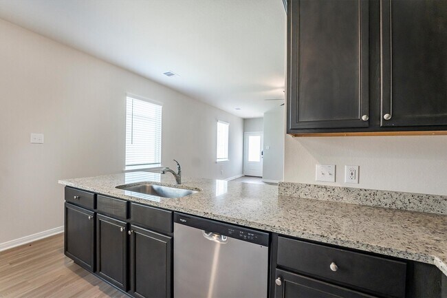 Building Photo - 15419 Maple Ter Dr