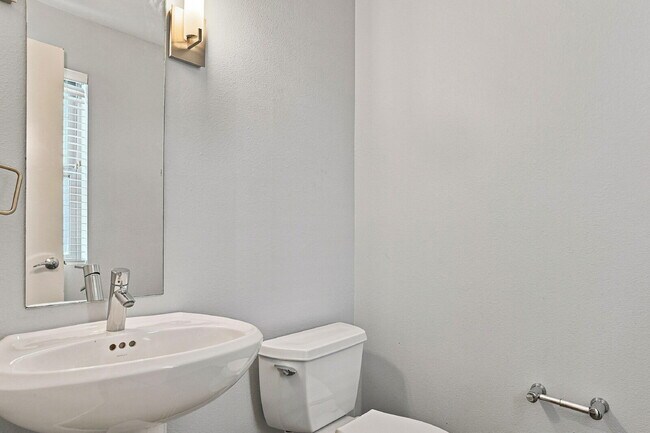 Building Photo - $4,015.95 with $300 Off The First Month's Rent, 3 Beds - 3.5 Baths, Single-Family Home in Denver ...