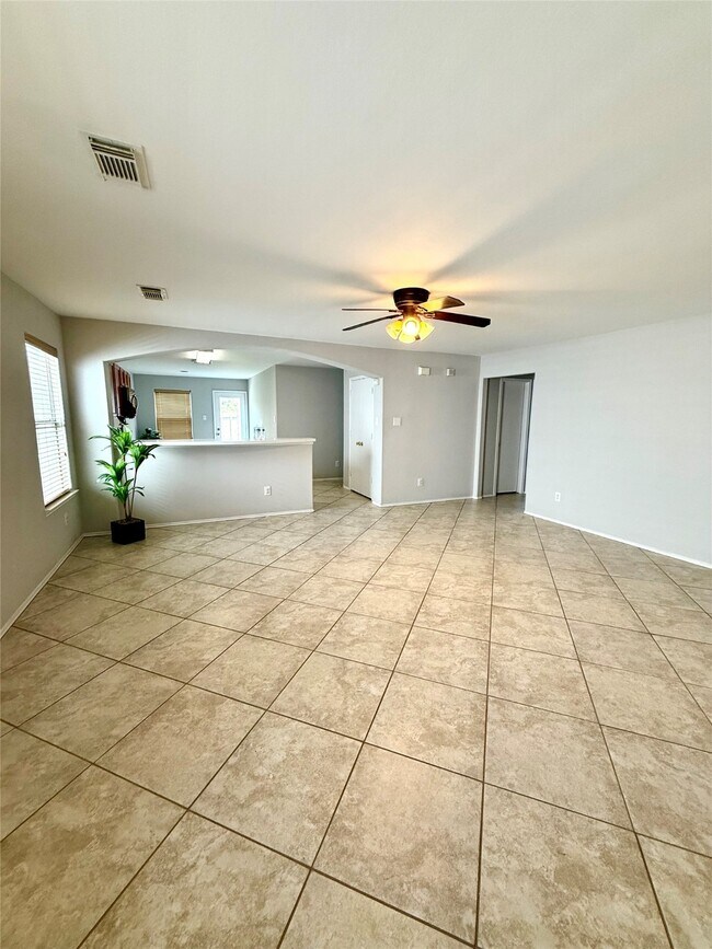 Building Photo - 24542 Lakecrest Village Dr