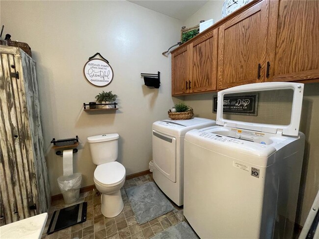 Building Photo - 27 5th St