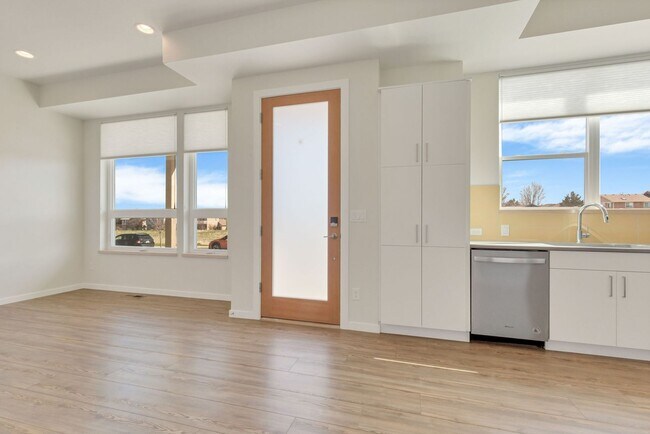 Building Photo - Modern 2BR Lafayette Home | Finished Basement, Garage & Quartz Kitchen