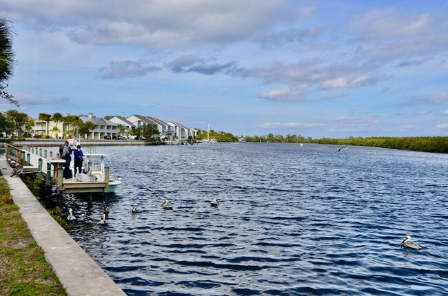 Building Photo - 2 bed 2 bath Turnkey Yearly Rental – Water...