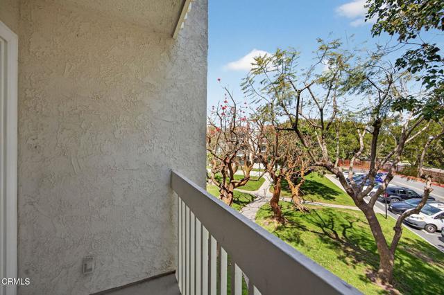 Building Photo - 225 S Ventura Rd