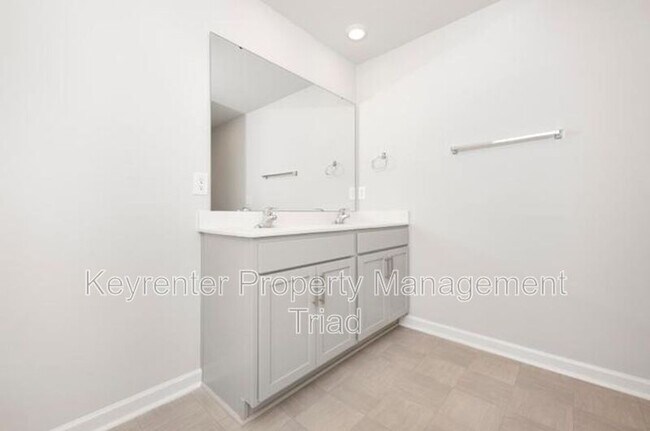 Building Photo - 1122 Banworth Ct