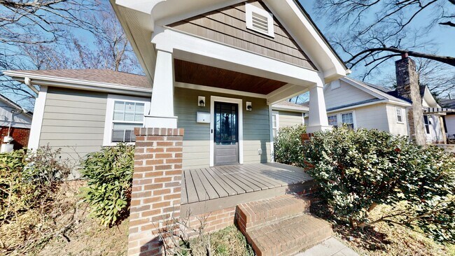 Building Photo - 2014 Roslyn Ave