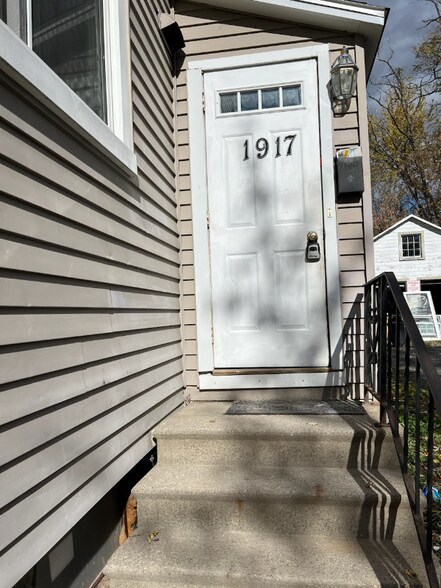 Building Photo - 1917 Hillside Ave