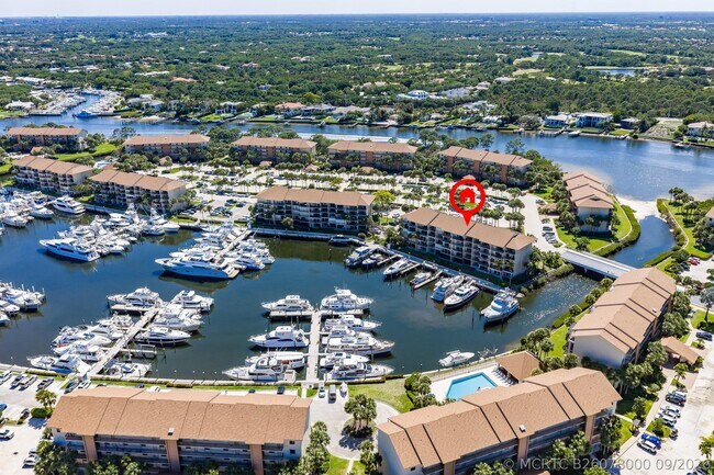 Building Photo - 2601 Marina Isle Way