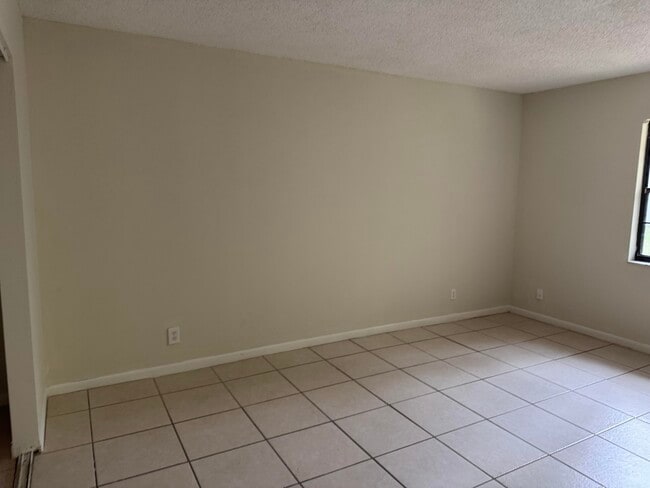 Building Photo - 1131 Goldenrod Rd