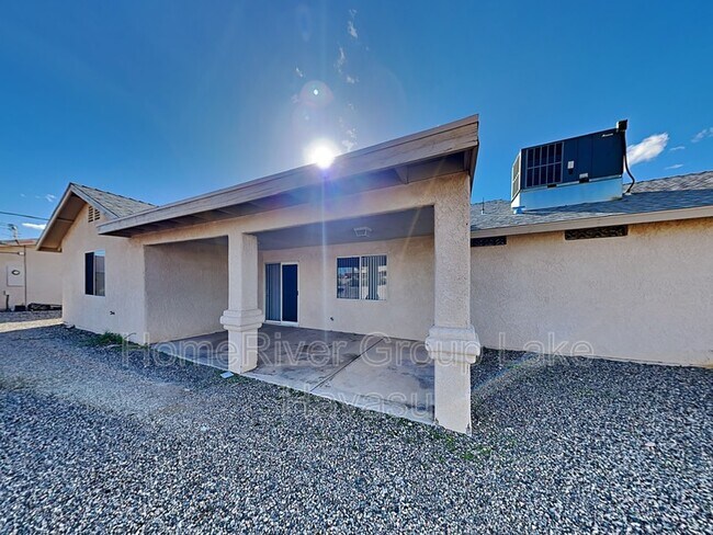 Building Photo - 3420 Ottawa Dr