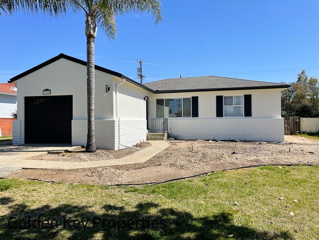 Primary Photo - Beautifully renovated beach home in South ...