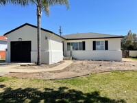 Building Photo - Beautifully renovated beach home in South ...