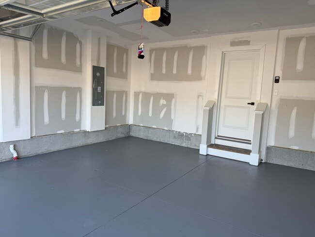 Building Photo - 4 Bedrooms, 2.5 Bathrooms - Home in Armuchee!