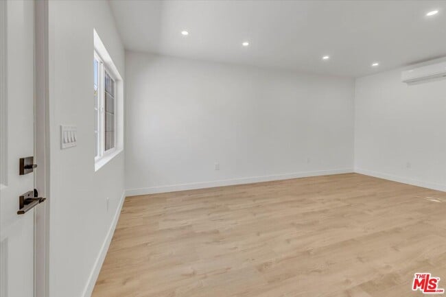 Building Photo - 12820 Hatteras St