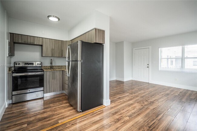 Building Photo - 460 NE 82nd Terrace