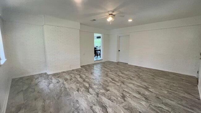 Building Photo - 572 Blacksnake Rd