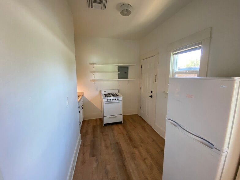Kitchen wide angle view - 209 N Tyndall Ave