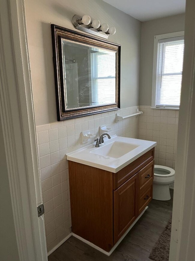 Building Photo - 1824 Holloway Cir