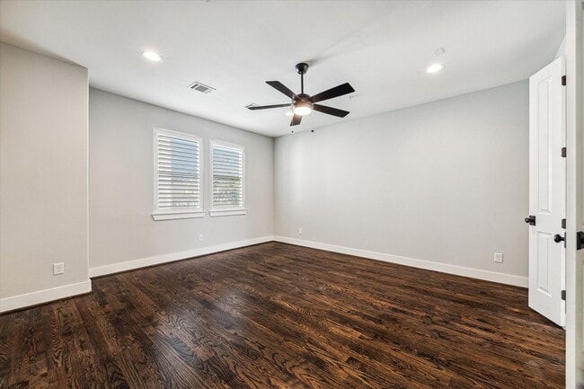 Building Photo - 912 Yale St