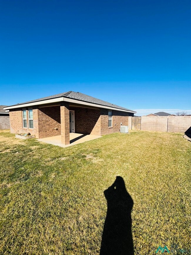 Building Photo - 517 Almond Tree Ln