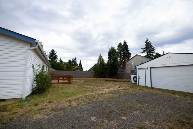 Building Photo - 2255 Fuller Ln