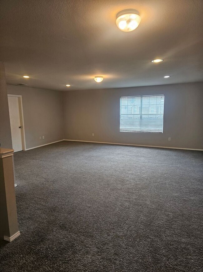Building Photo - 3 BR/2.5BA | Updated Single Family Home | 2-Car Garage Parking | In Grand Prairie!