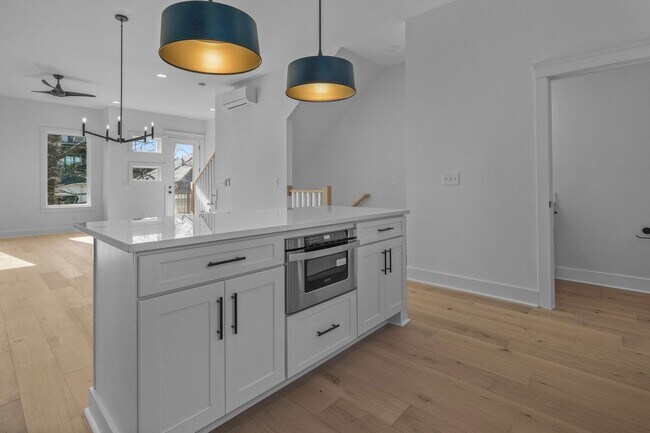 Building Photo - Available March Move In!!! Beautiful 3 Bedroom, 3.5 Bath Townhouse in East Nashville! Rooftop dec...