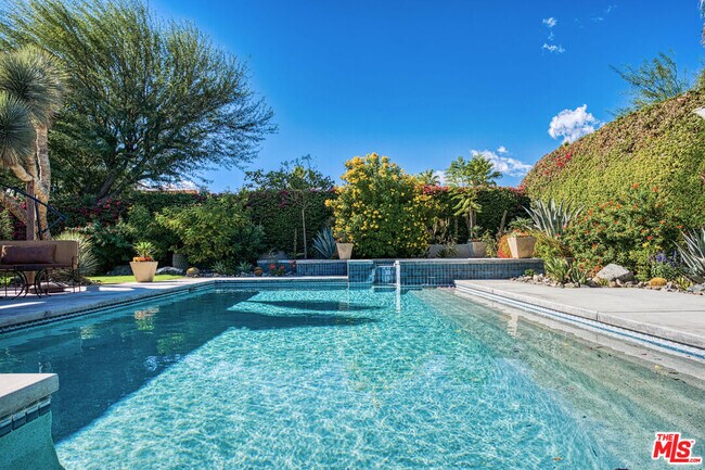 Building Photo - 6 Rocky Ln