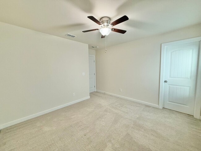 Building Photo - Beautiful 4BD, 3BA House with Bonus Family Room, Large Fenced Backyard, and Finished 2-Car Garage...