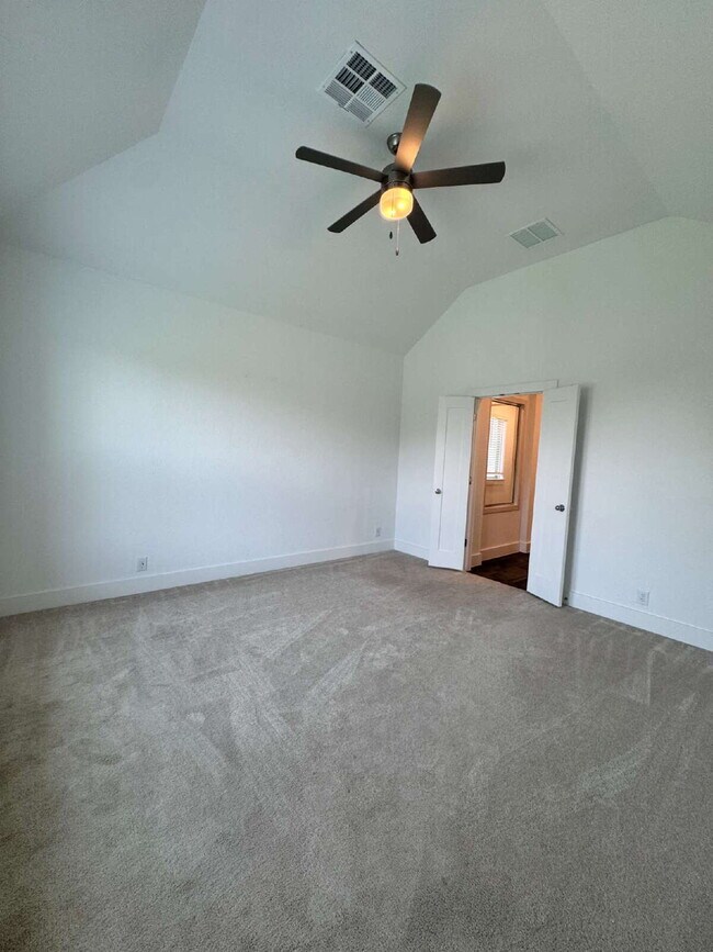 Building Photo - "Charming 4-Bed, 3-Bath Home in Castrovill...