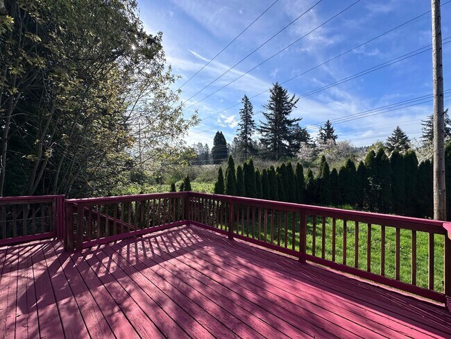 Building Photo - Welcome to this spacious and inviting single-family home w/fully fenced backyard! New Carpet Inst...